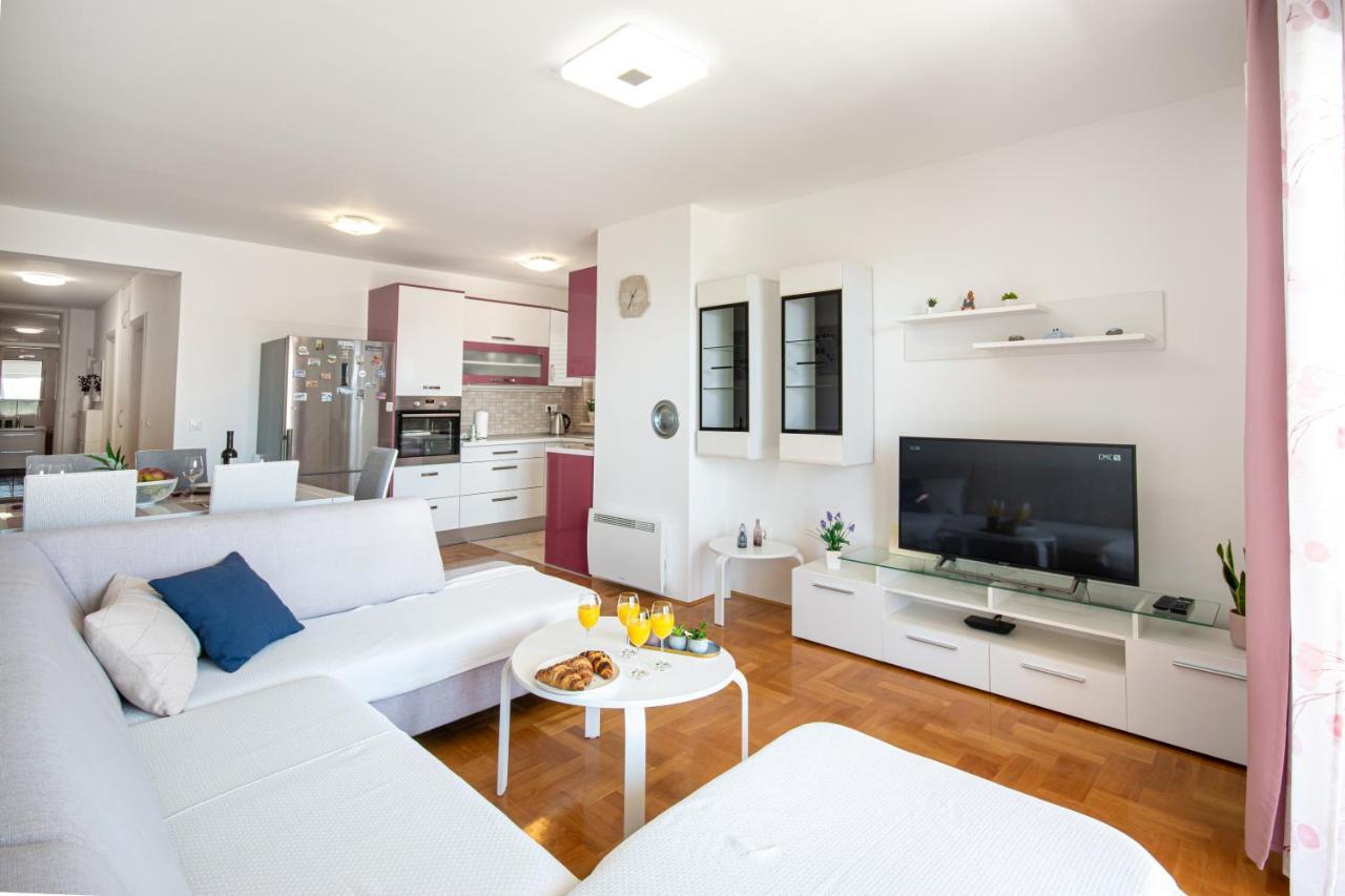 Sara Apartman Makarska