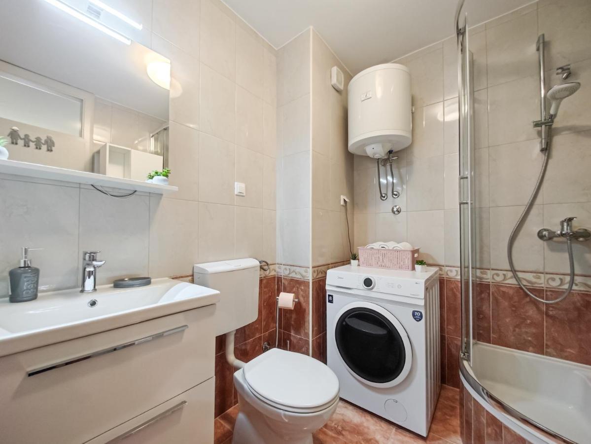 Sara Apartman *